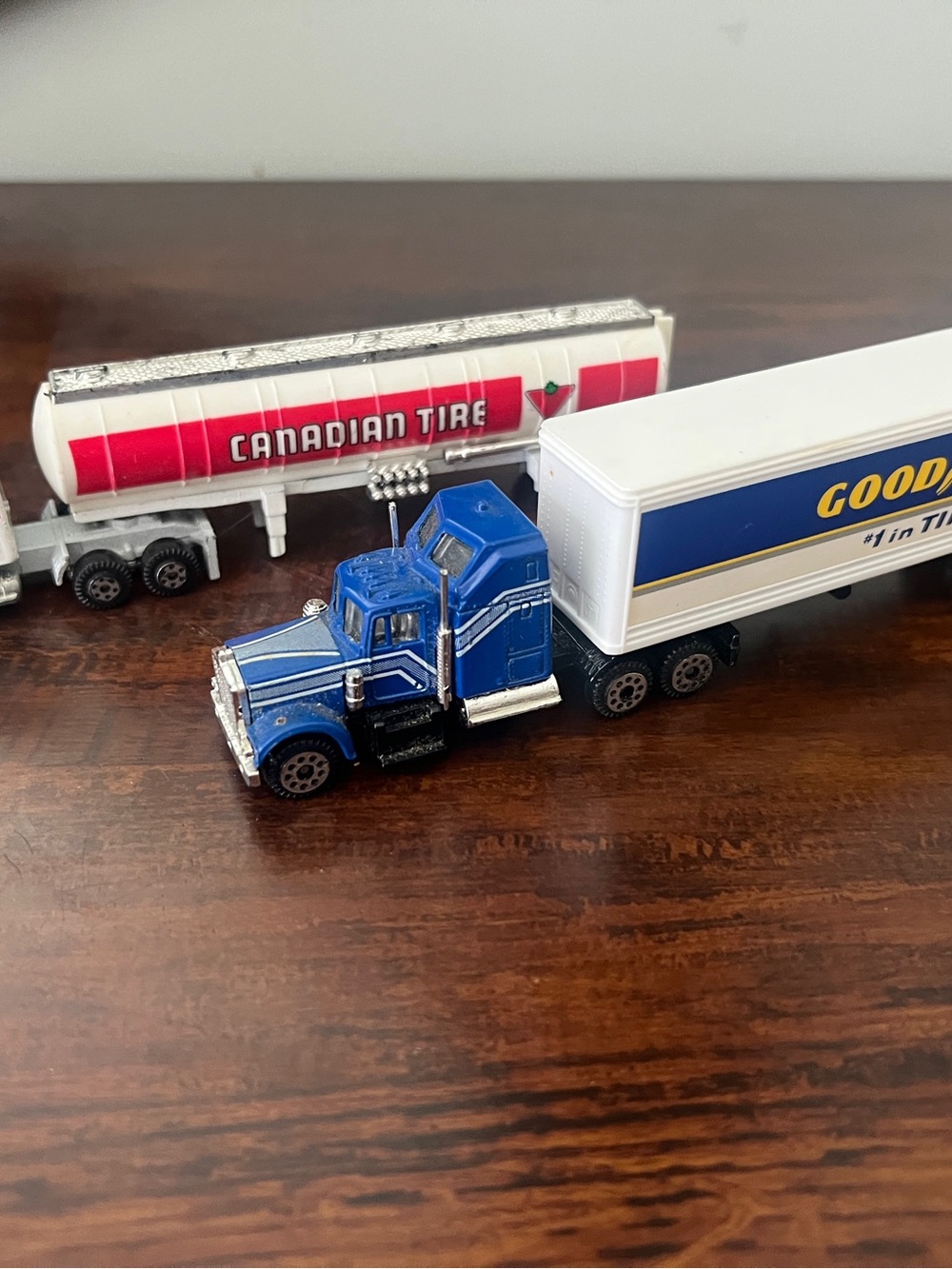 Yatming Kenworth Semi Truck Canadian Tire Blue Good Year Trailer Diecast Metal